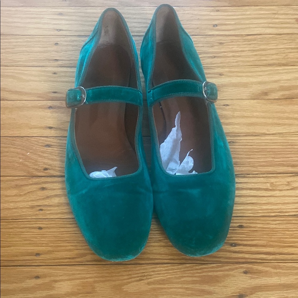 EUC Green Velvet Le Monde Beryl Mary Jane Shoes